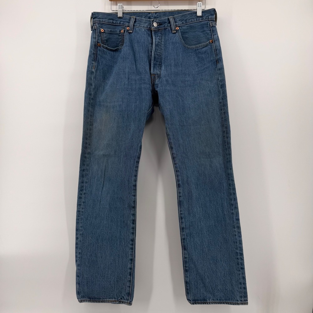 Levis 501 Original Fit Jeans Mens 34x32 Medium Wash Blue Straight Leg 00501-0193